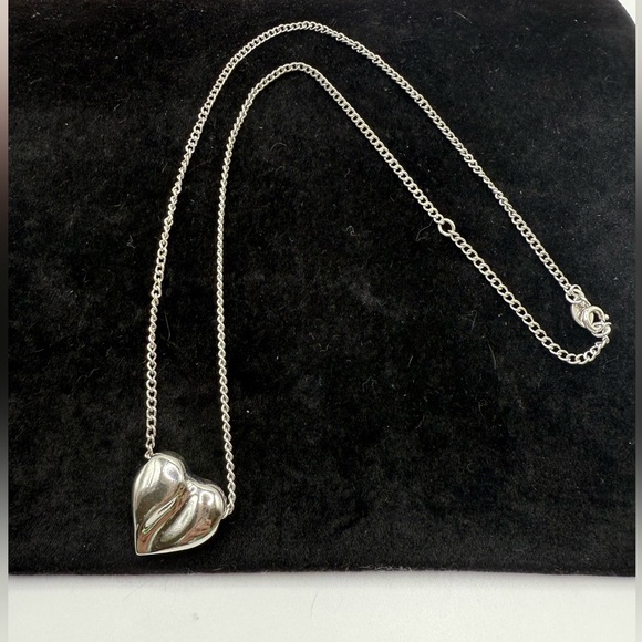 Vintage AVON Polished Silver Tone Heart Necklace Signed Adjustable - Picture 1 of 2